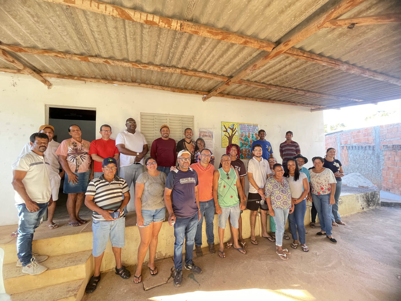 Zé Reis em visita, foto com a comunidade